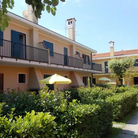 Villa Renovated With Garden And Pool Access