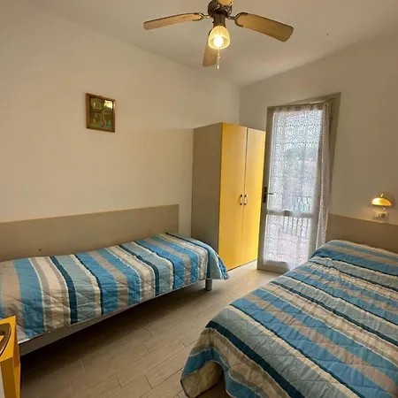 Renovated With Garden And Pool Access Villa