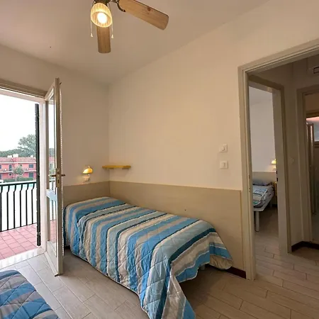 Renovated With Garden And Pool Access Villa *