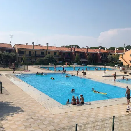Villa Renovated With Garden And Pool Access Bibione